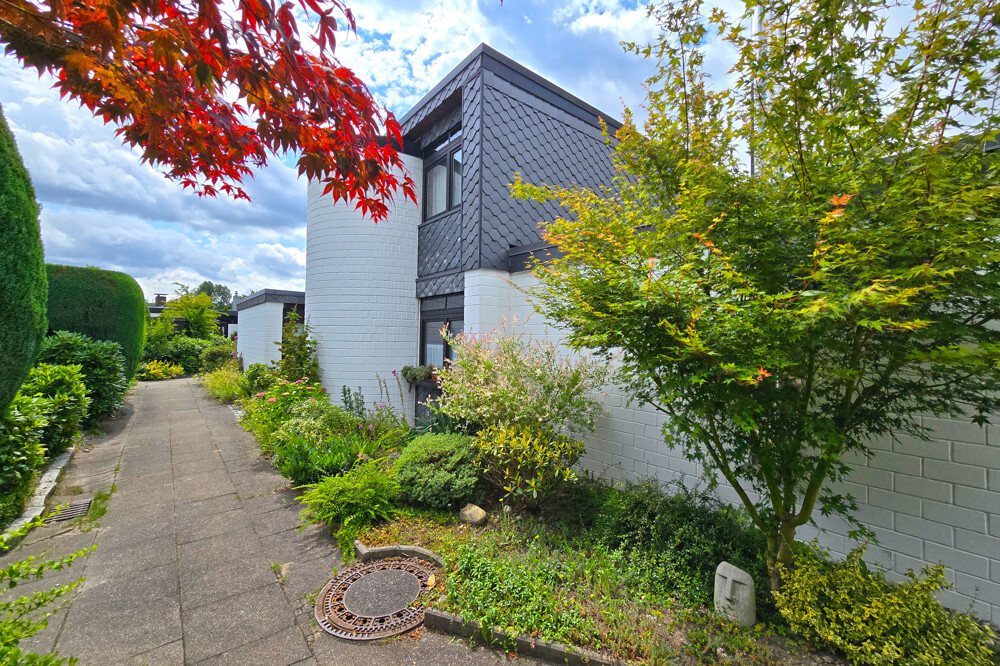 Hausansicht mit Zuwegung