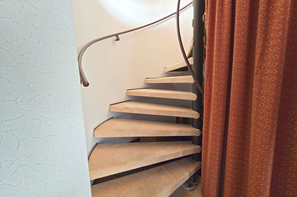 Treppe ins Obergeschoss