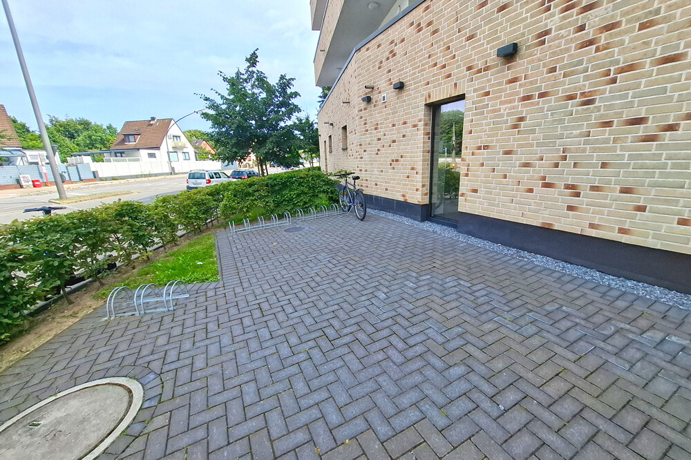 Fahrradstand vor dem Haus