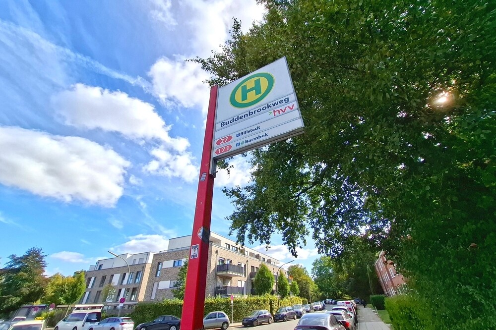 Bushaltestelle vor der Tür