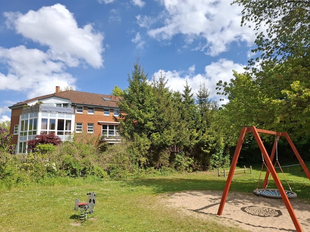 Hausansicht vom Spielplatz