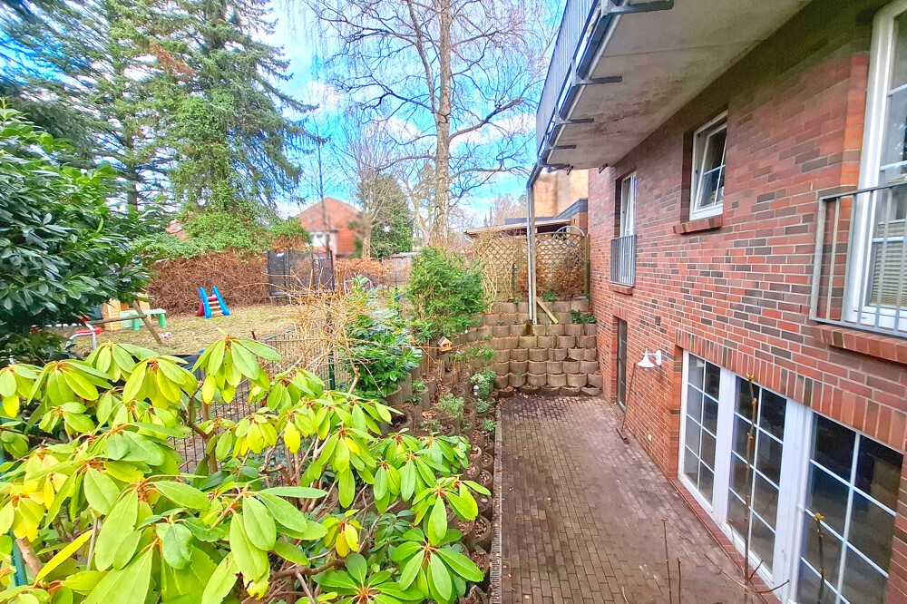 Hausansicht mit Terrasse