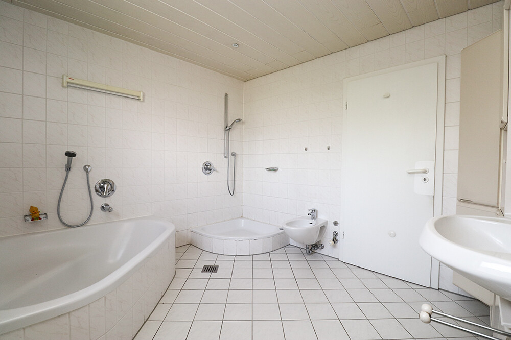 Badezimmer im Erdgeschoss