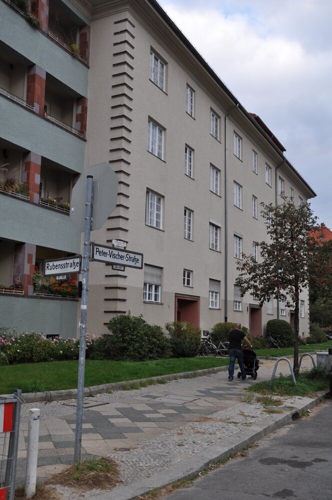 Gebäude_AußenII_Peter-Vischer-Str