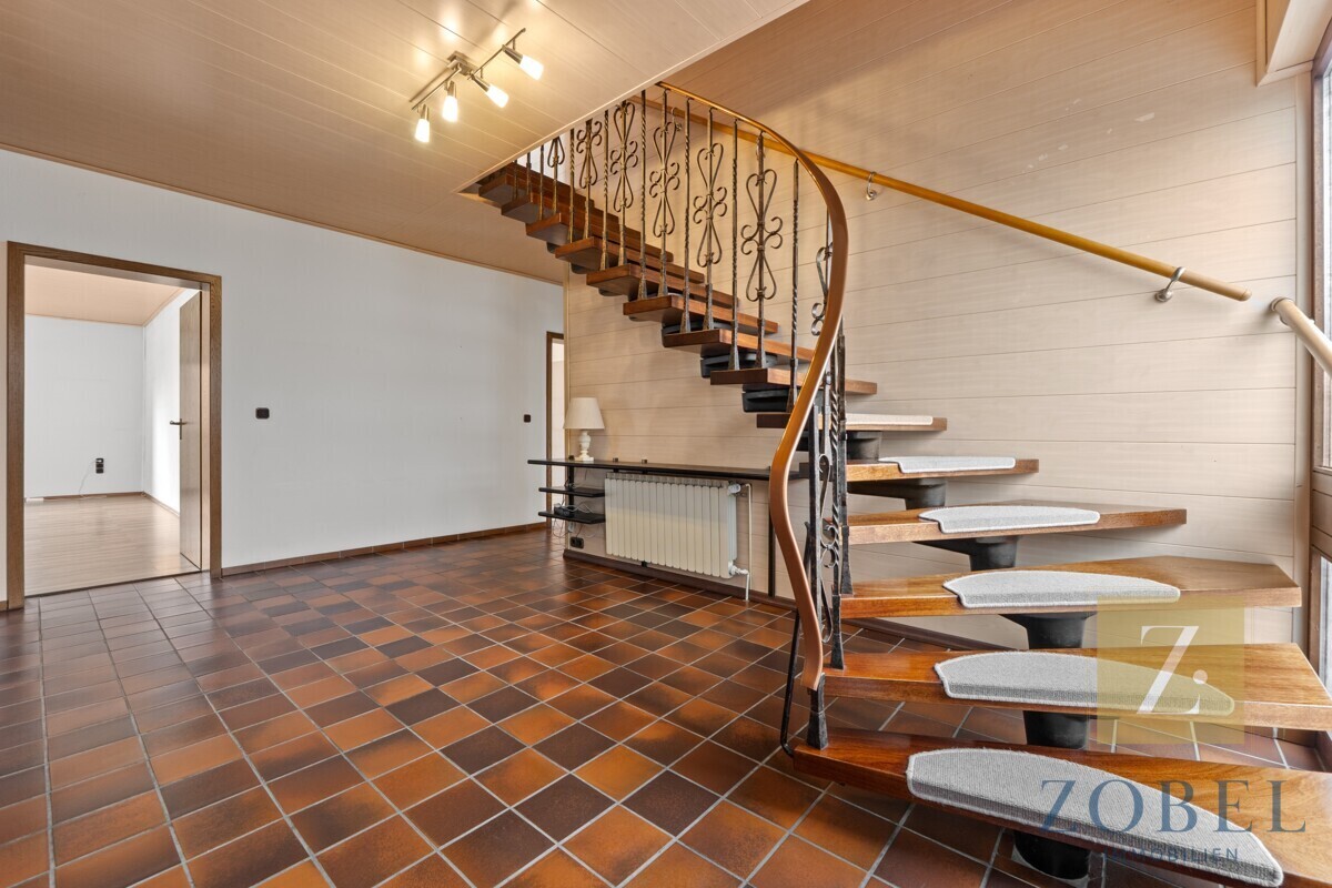 Treppenaufgang ins Obergeschoss