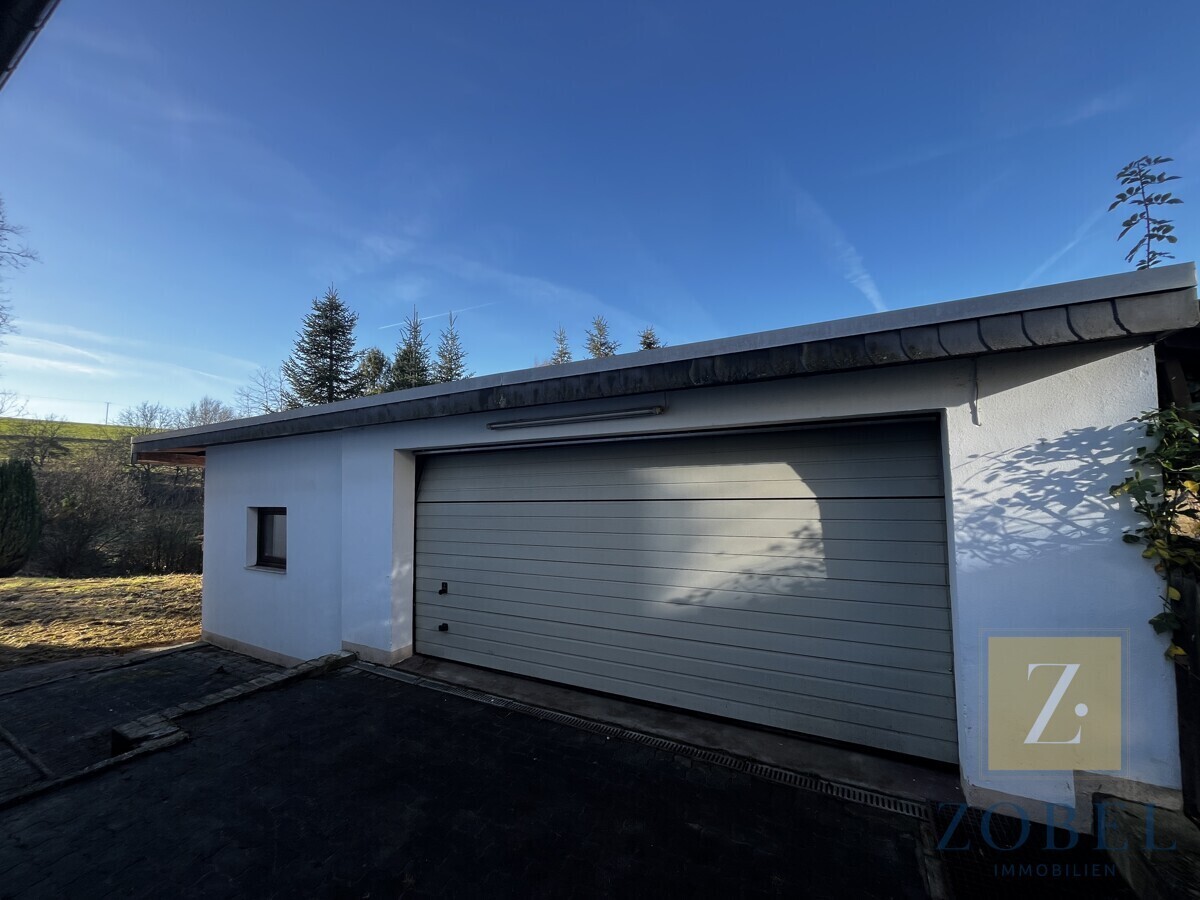 große Doppelgarage