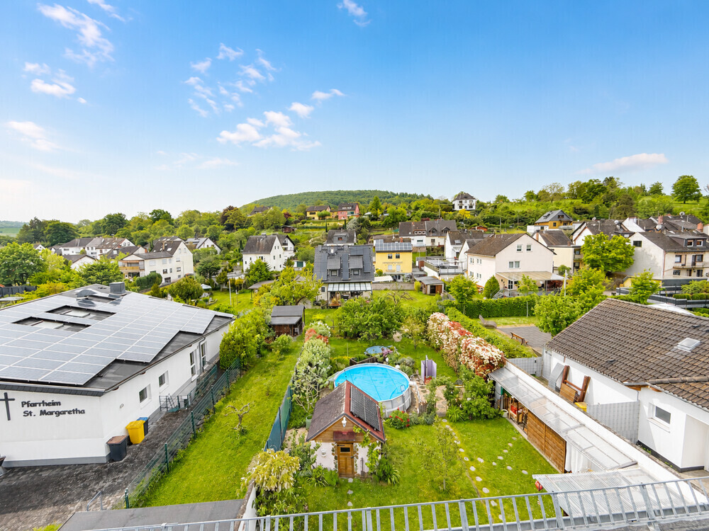 Gartenansicht vom Dachgboden