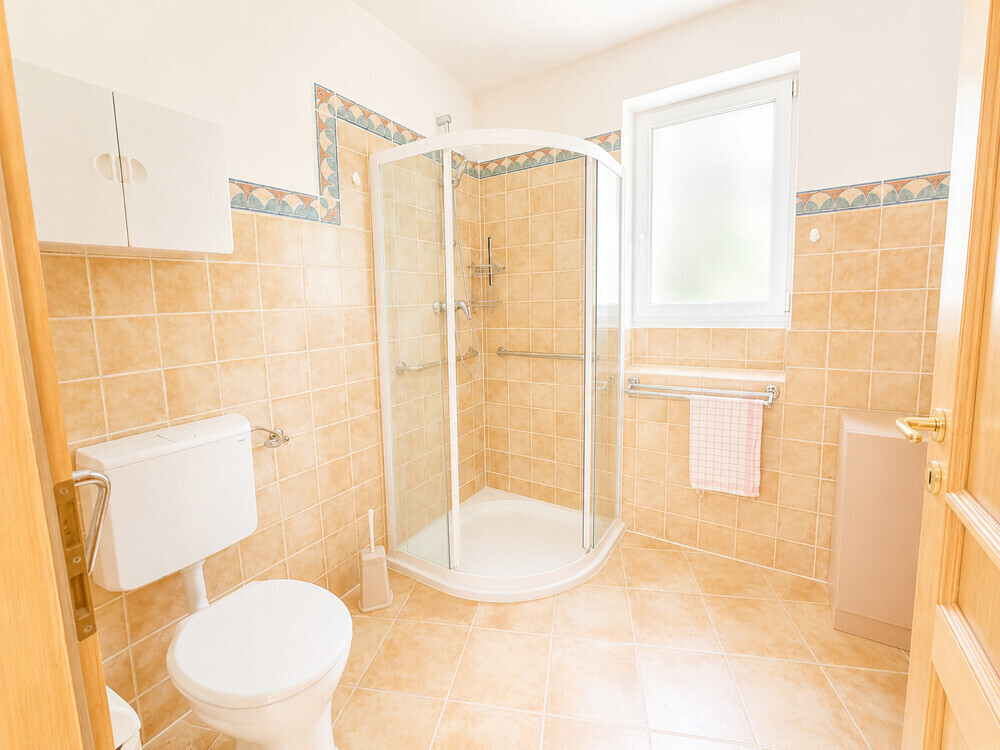 Wohnung Hinterhaus - Badezimmer