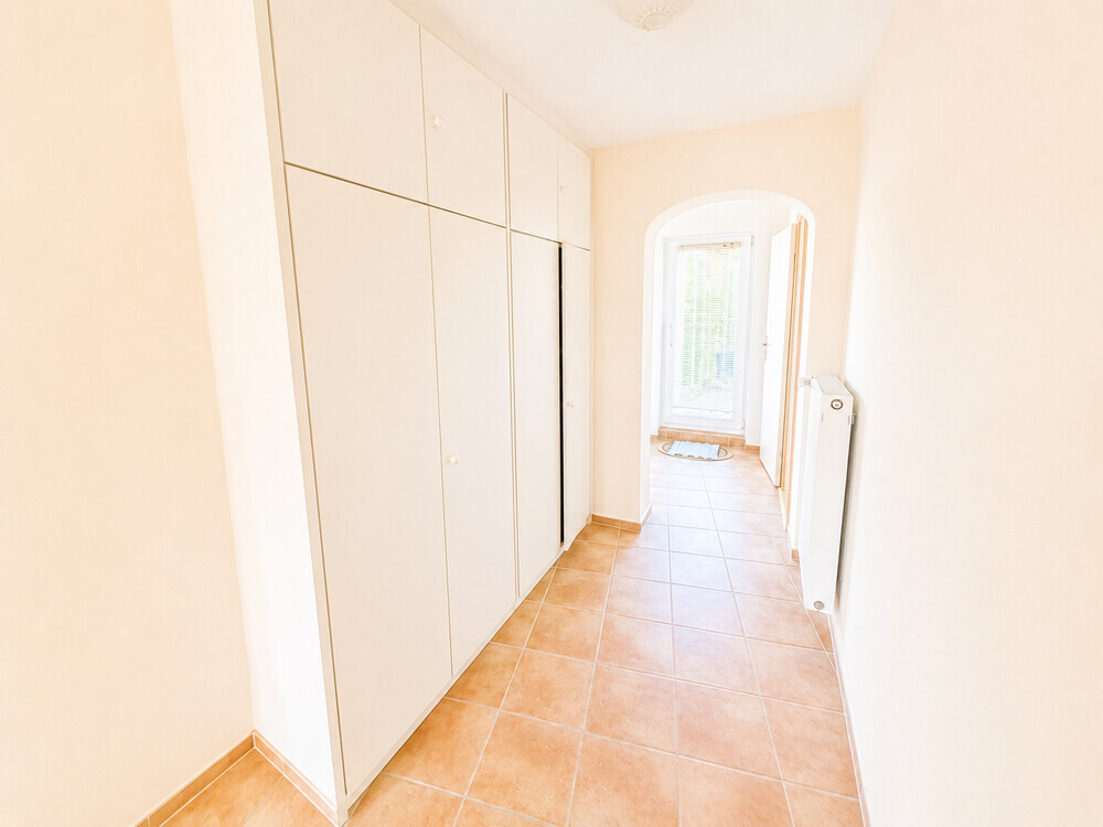 Wohnung 1. OG - Flur inkl. Wandschränken