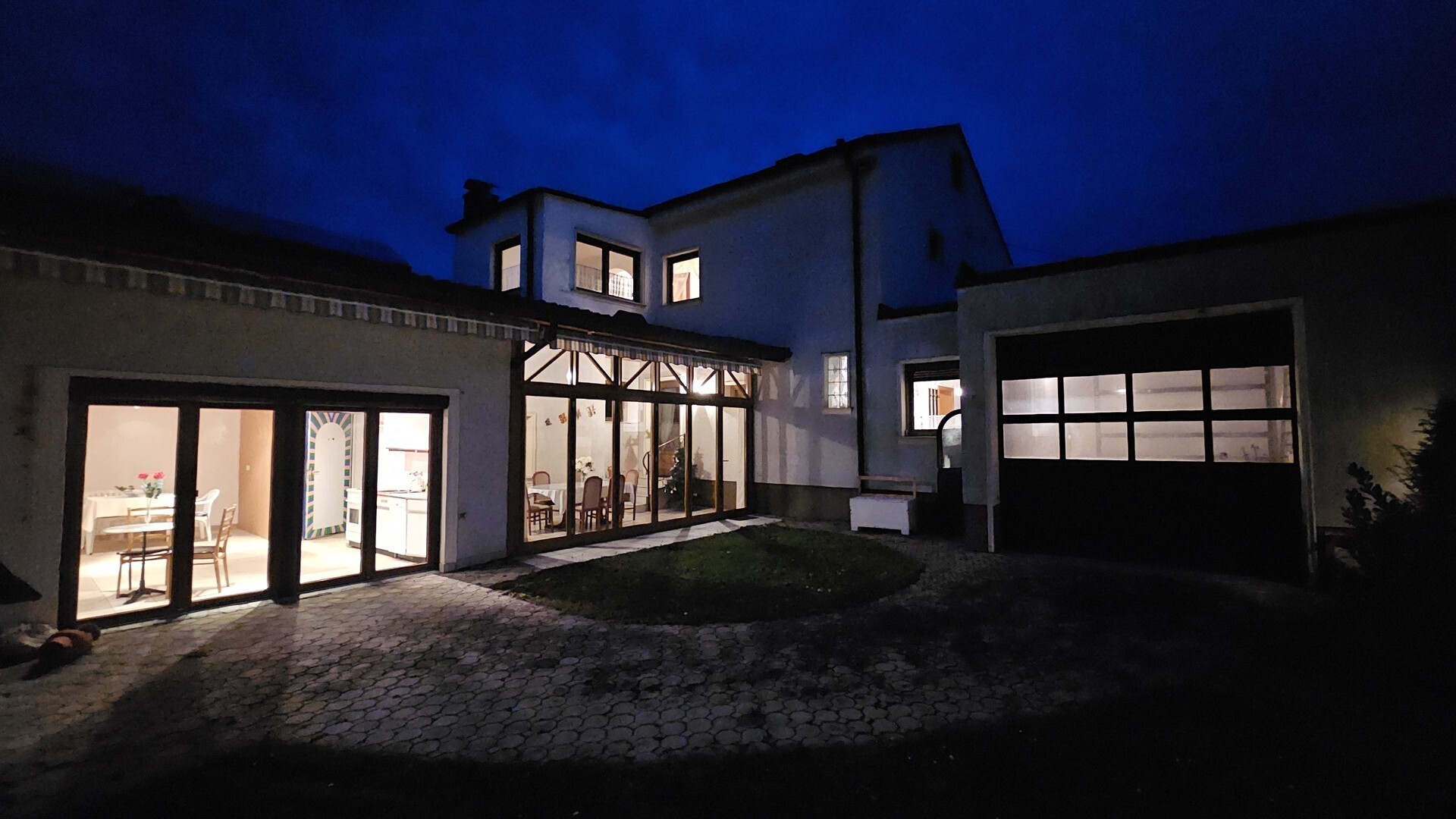 Büro-Wintergarten-Garage-Nacht-1