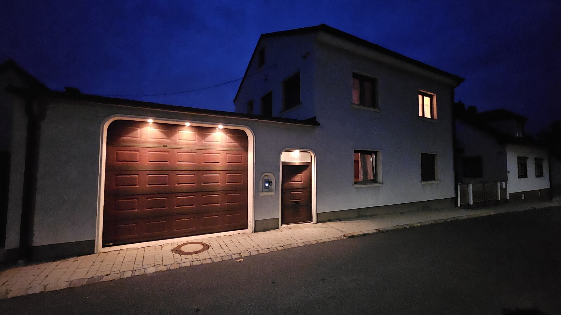 Straßenansicht-Nacht