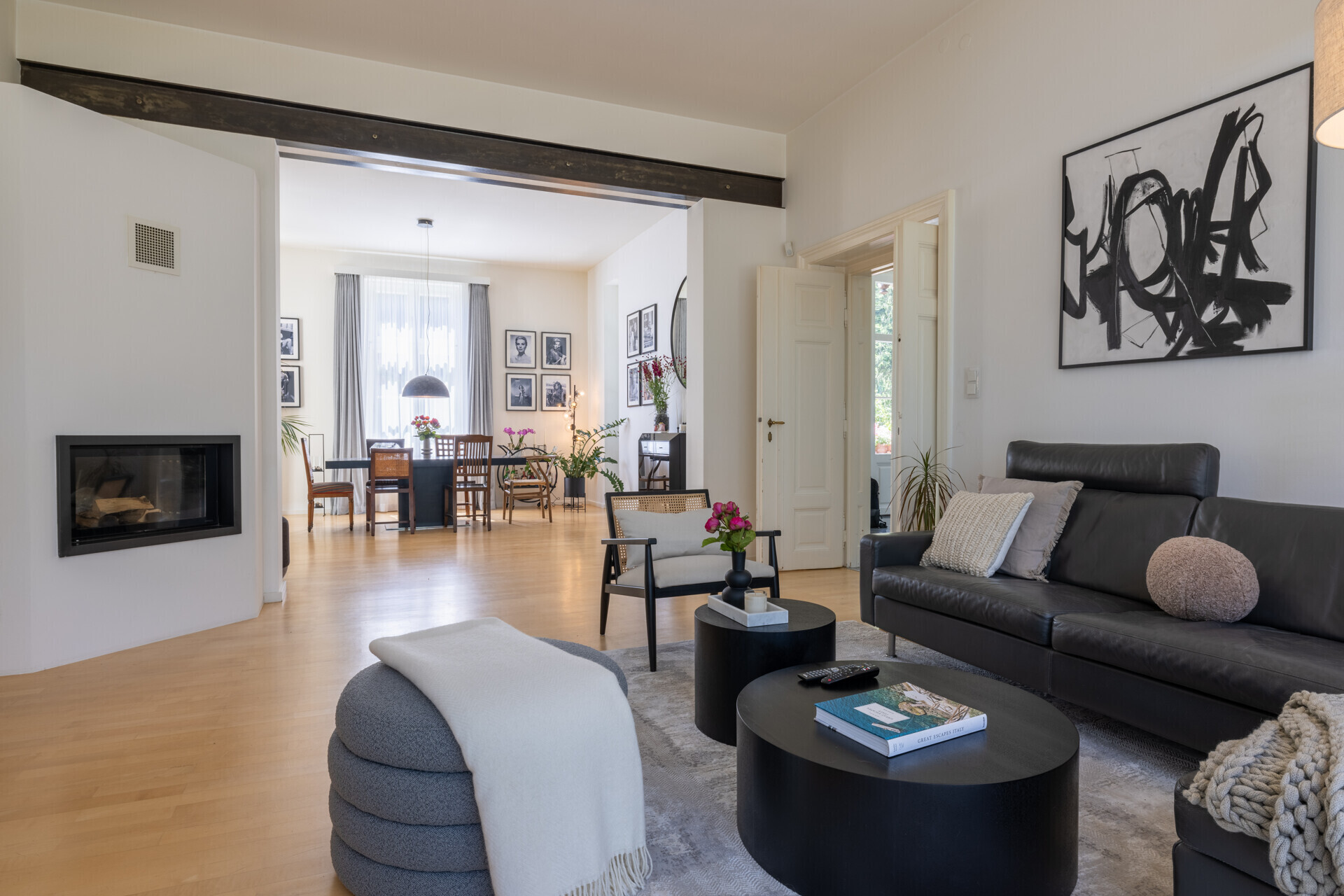 16 Wohnzimmer mit Essbereich