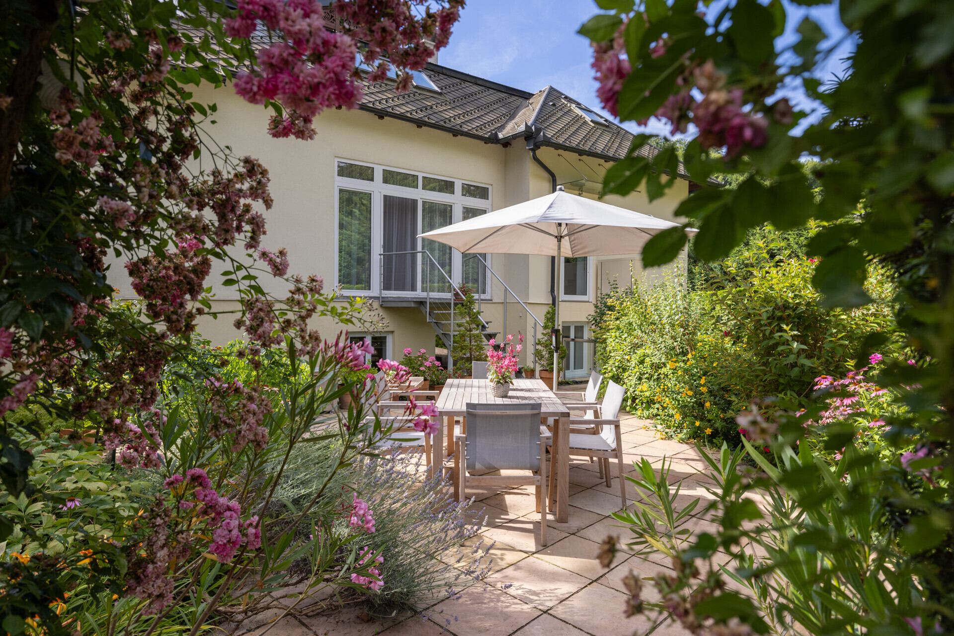 8 Nordansicht mit Terrasse