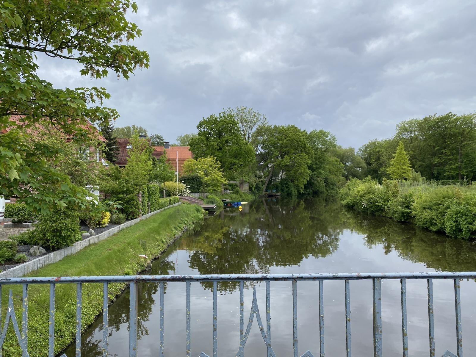 angrenzender Kanal