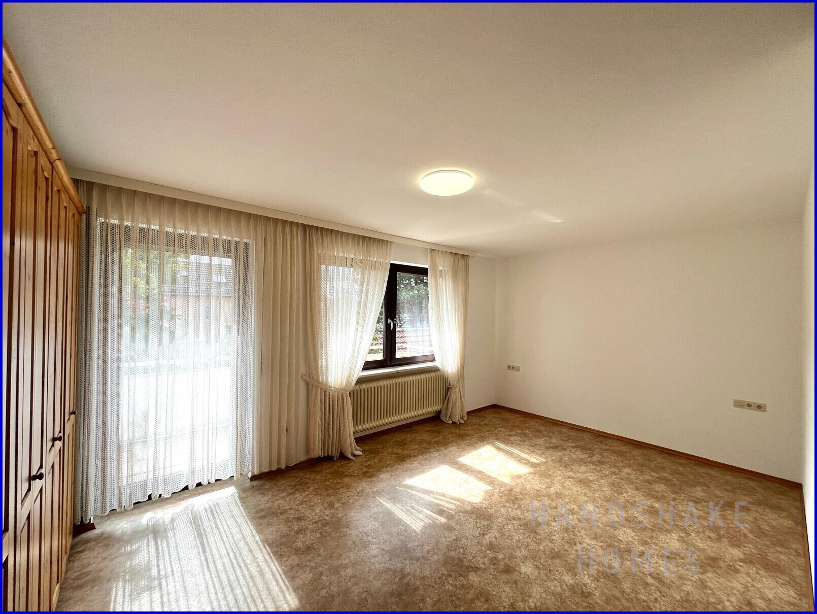 Schlafzimmer und Balkonzugang