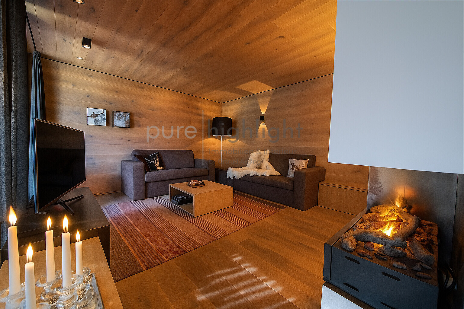 Modernes Wohnzimmer mit Holzdetails