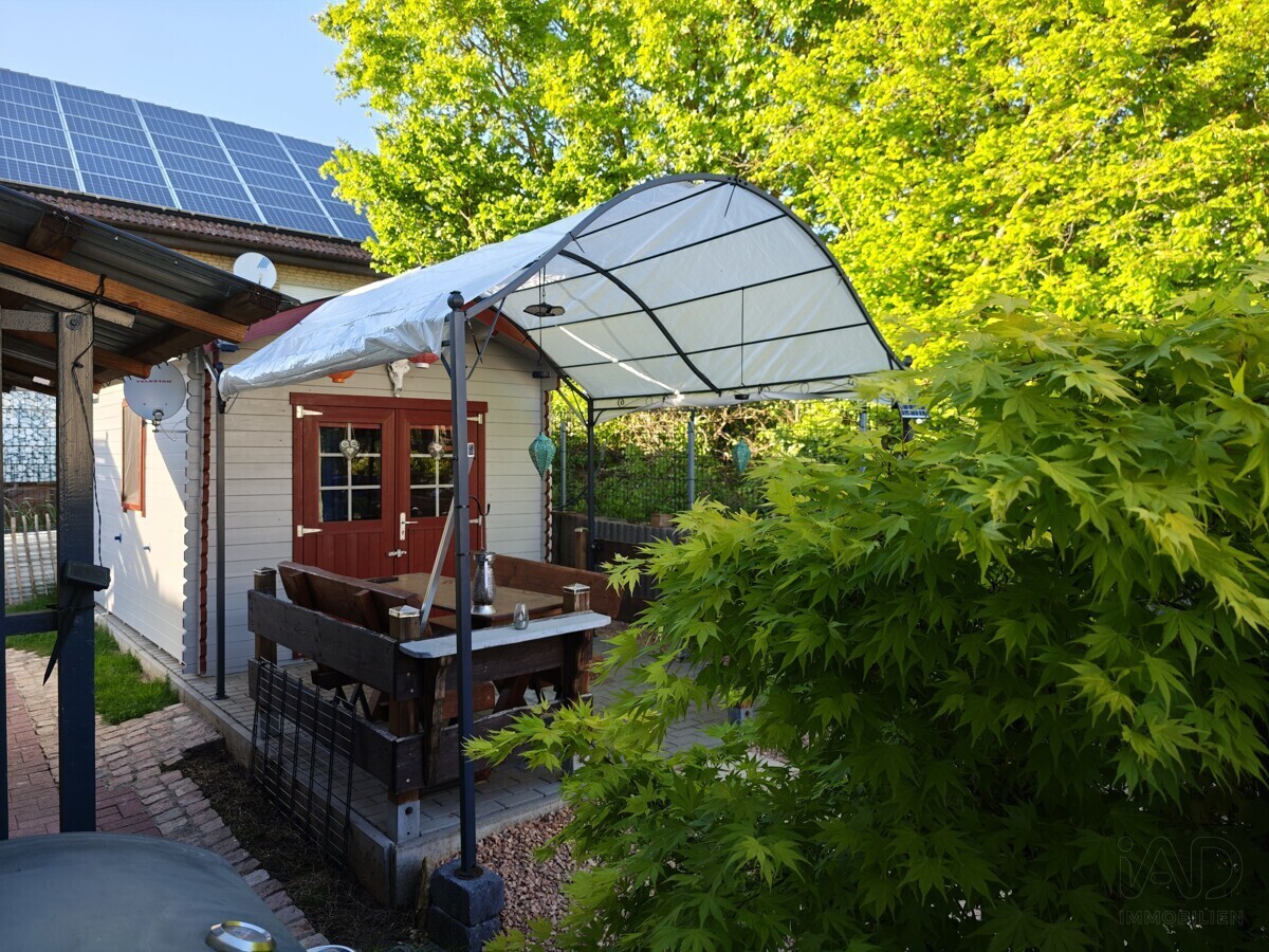 Freisitz mit Gartenhaus