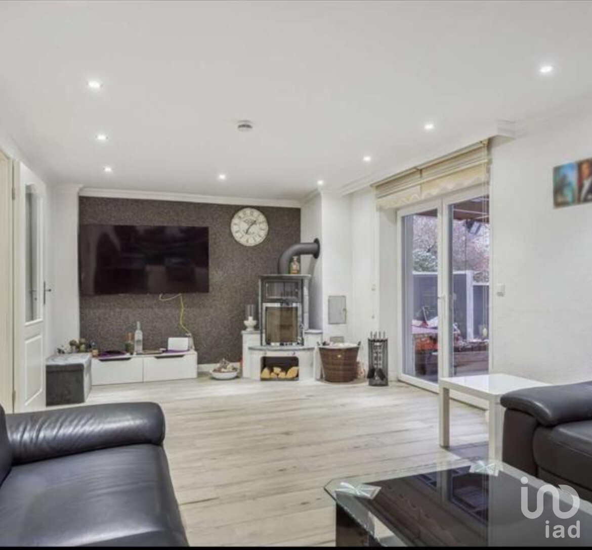 Wohnzimmer mit Kamin