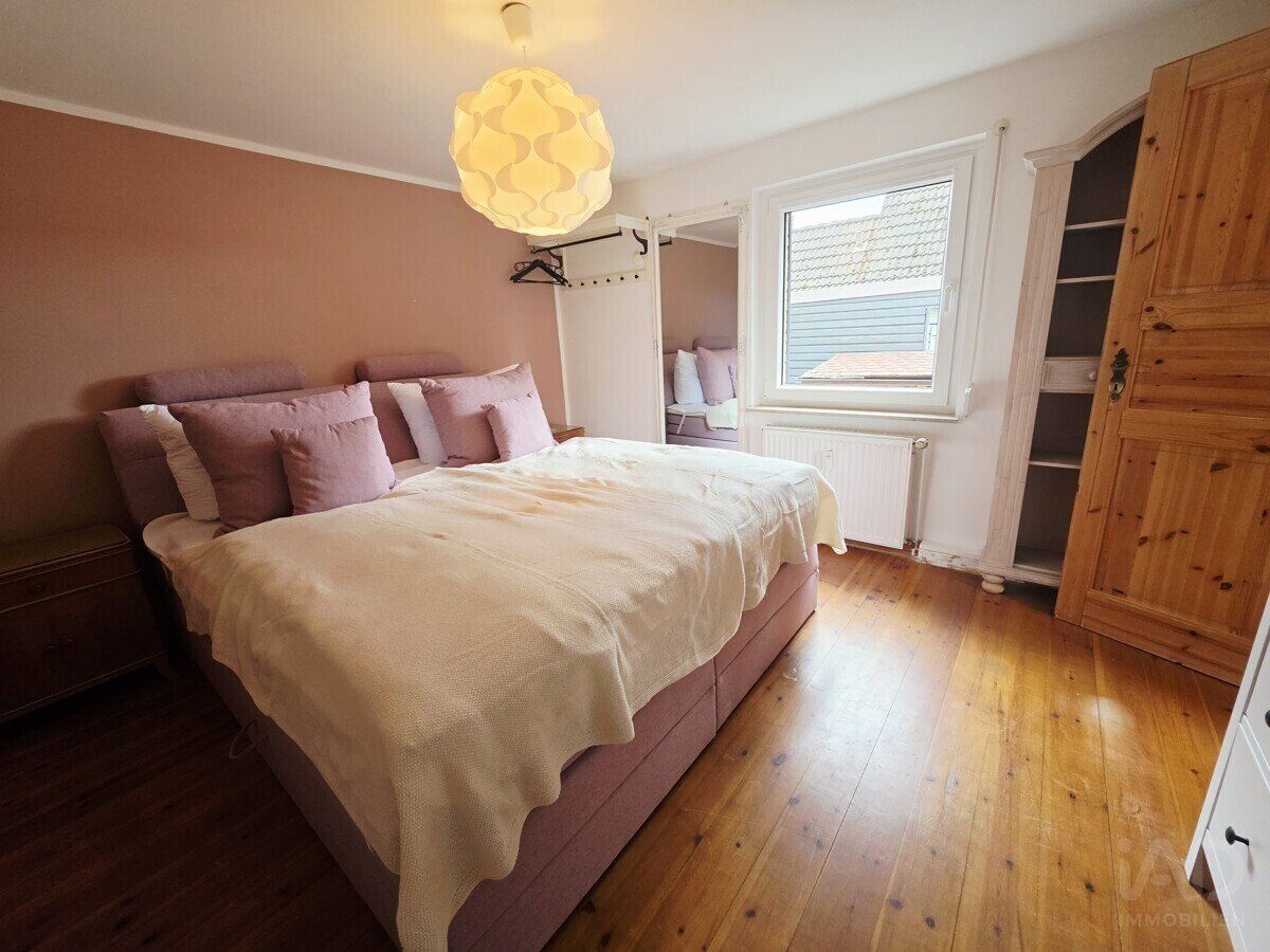 11 Vorderhaus EG Schlafzimmer