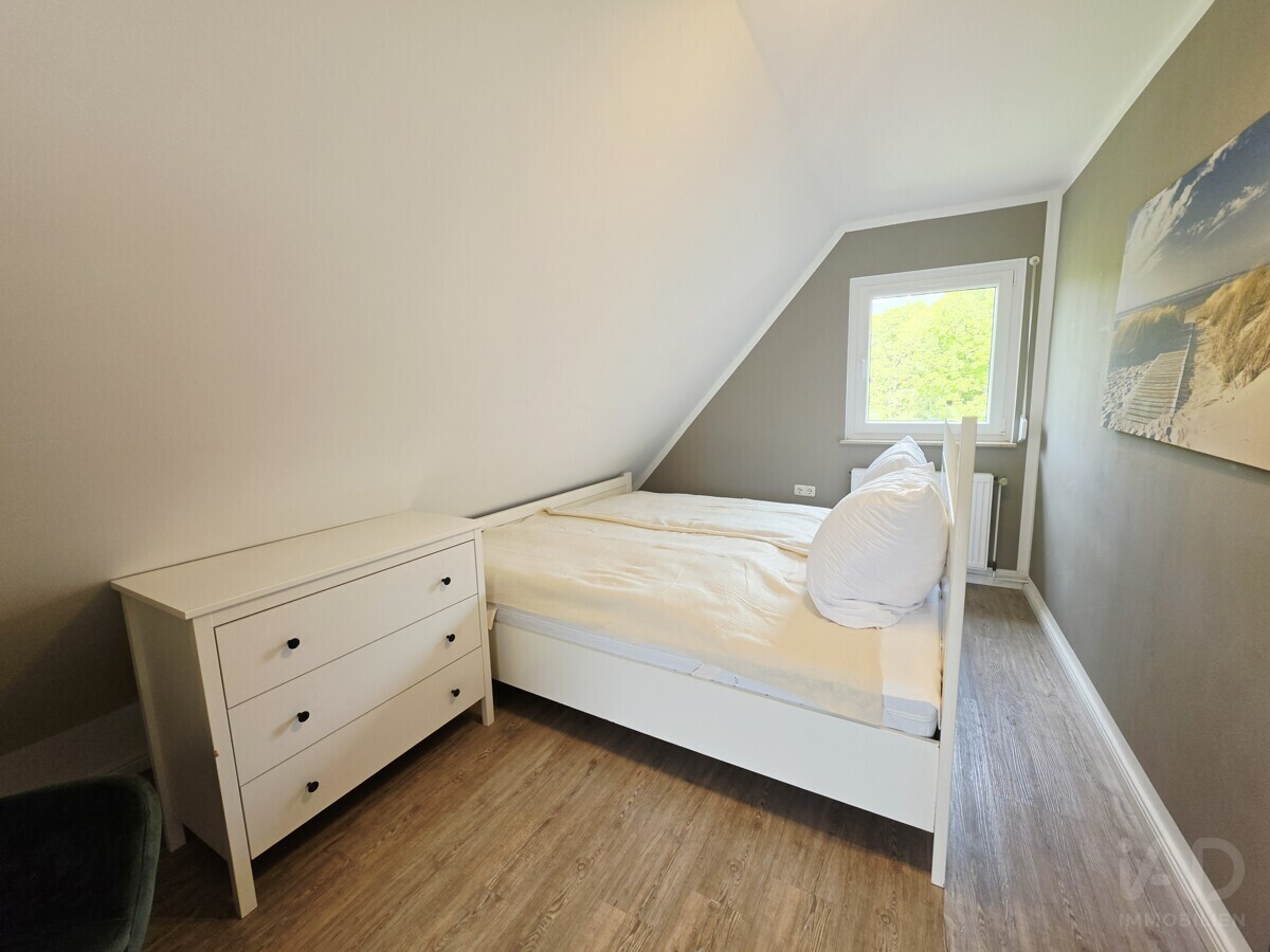 14 Vorderhaus DG Schlafzimmer