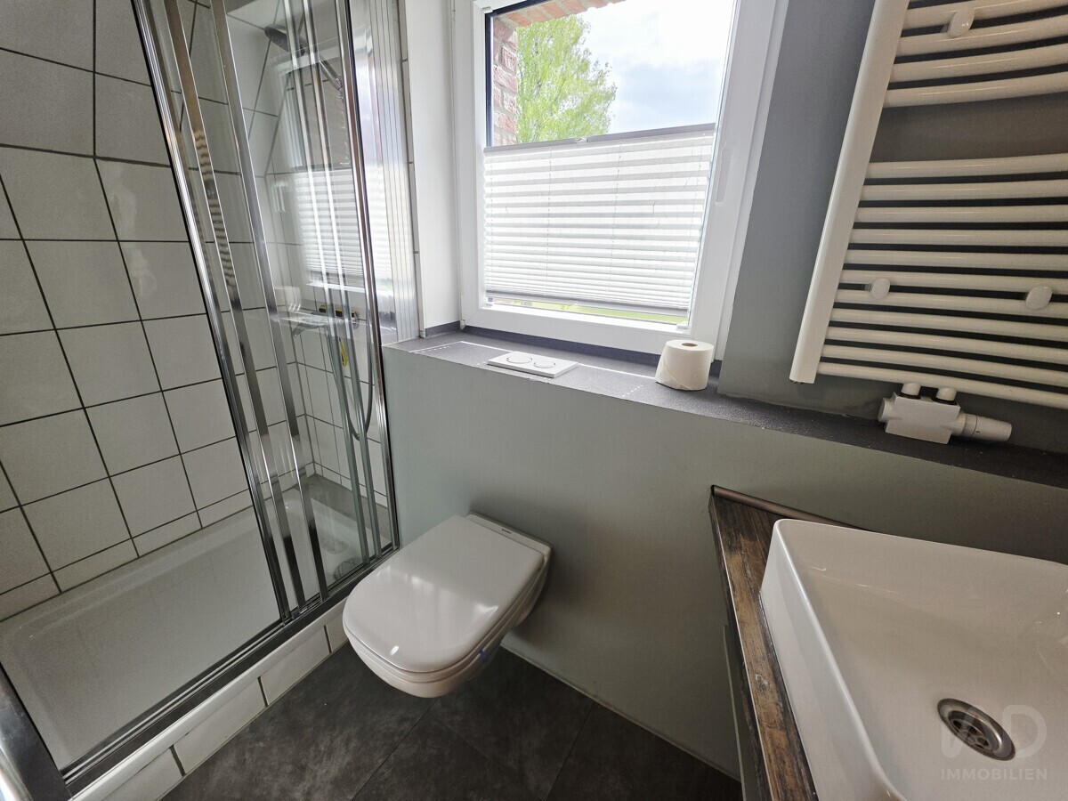 16 Vorderhaus DG Badezimmer