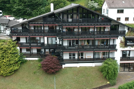 Hotelanlage Vorderansicht