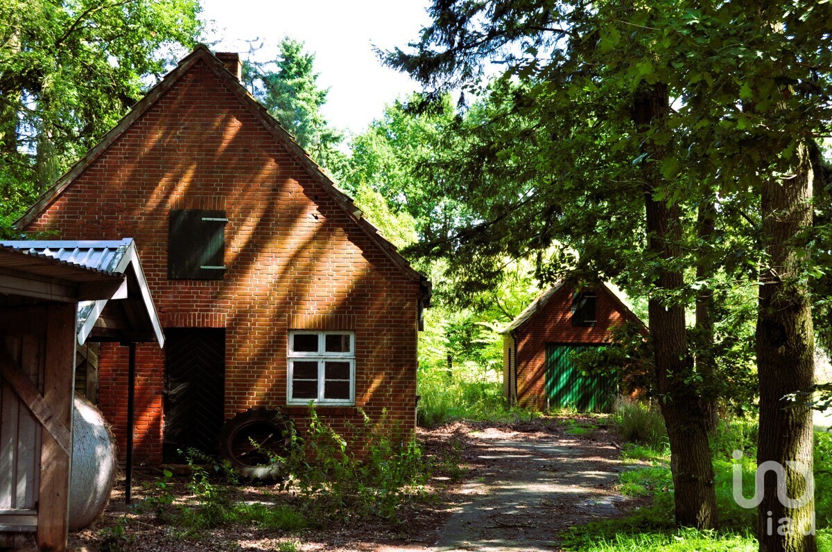 Nebengebäude 2 und Garage