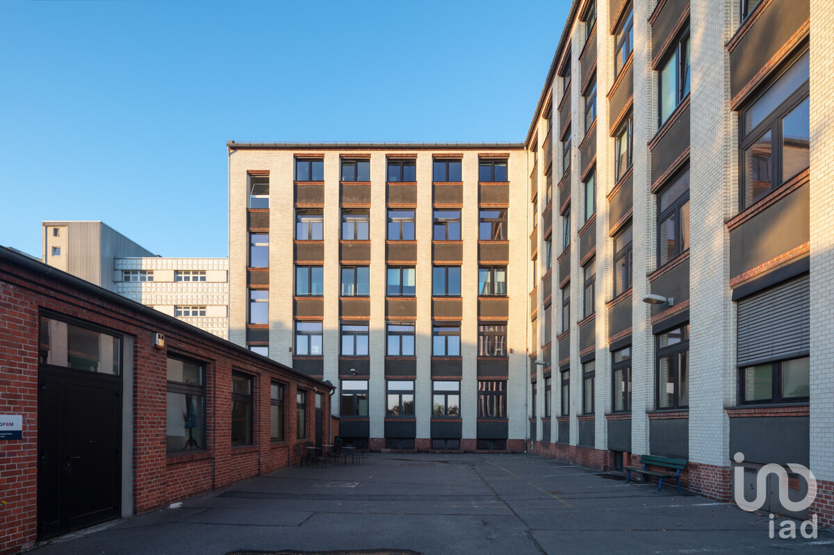 Hof ,it STellplätzen
