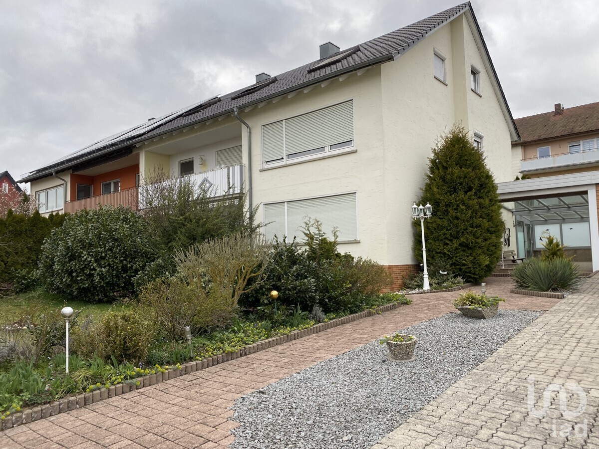 Hof mit Blick auf Haus