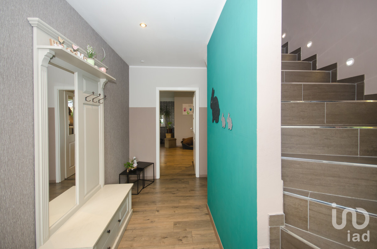 Flur in Richtung Wohn-/Essbereich