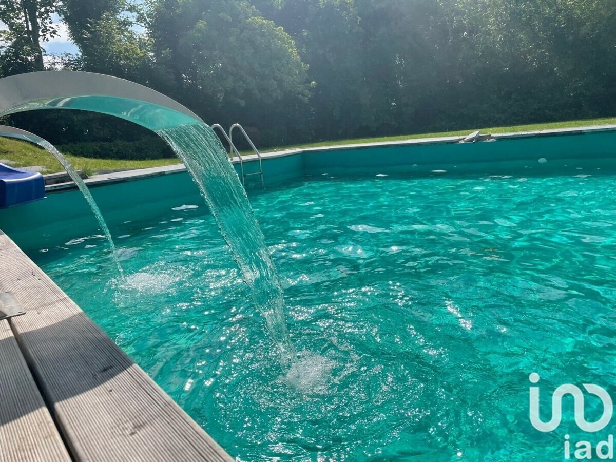 reference.real_estate_picture_caption.SWIMMING_POOL.jpg