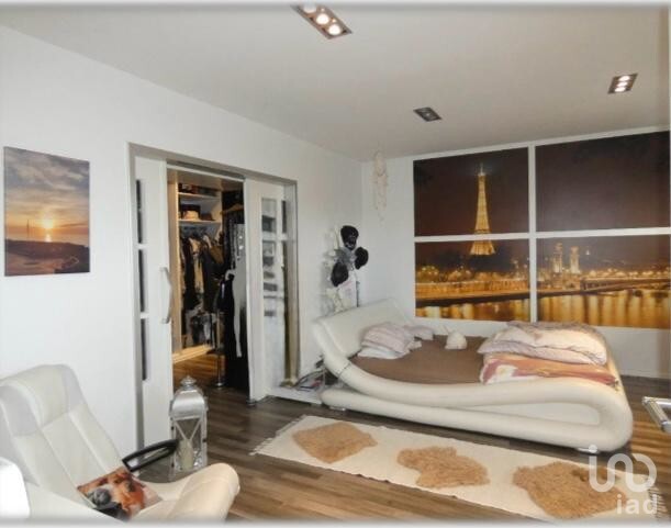 Schlafzimmer mit Ankleidezimmer