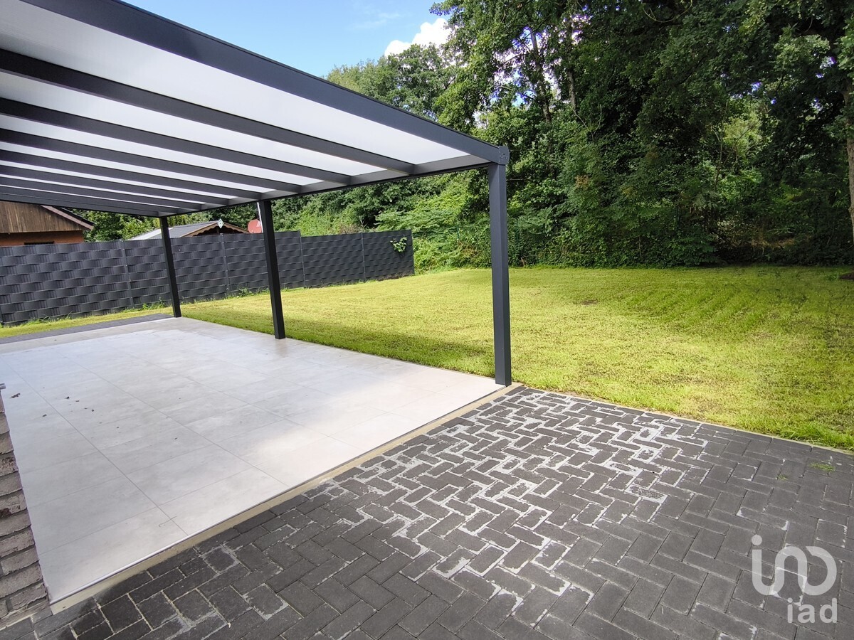 überdachte Terrasse mit Garten