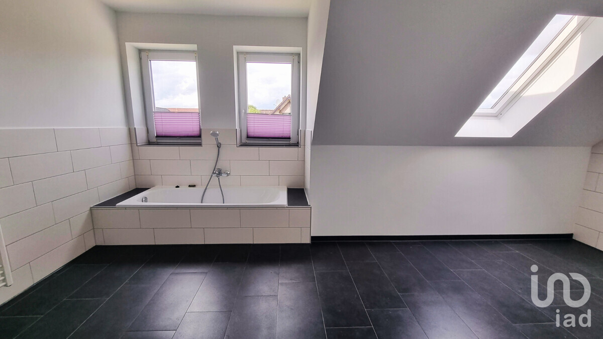 Badezimmer mit Wanne/Dusche