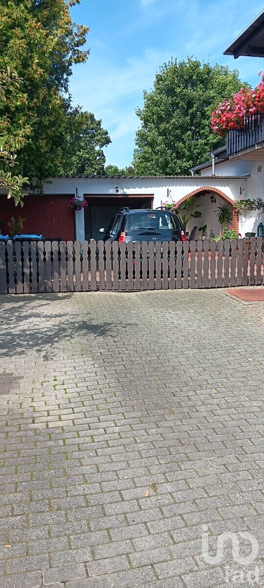 Szellplätze und Garagen