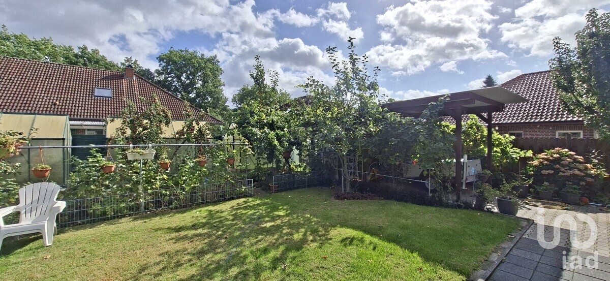 Garten mit Gewächshäuser