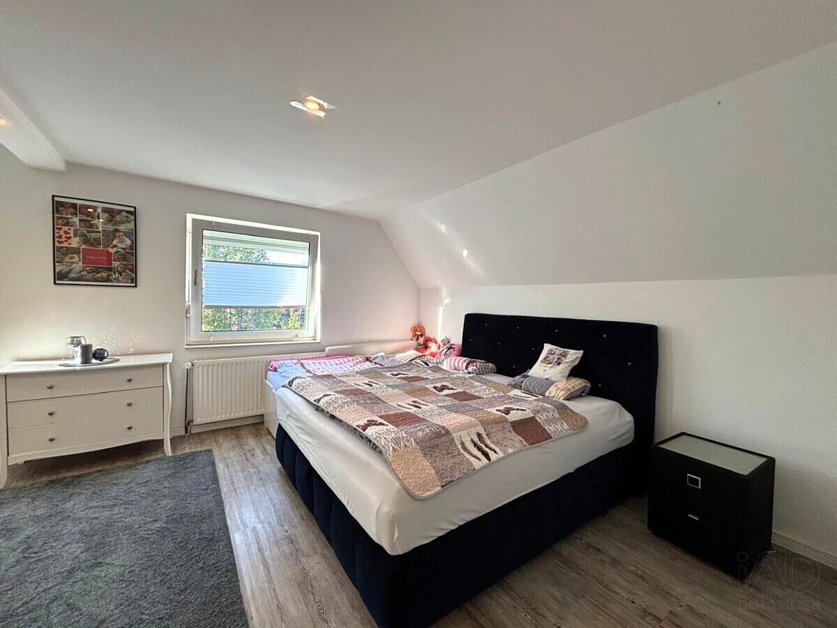 Schlafzimmer 2 DG