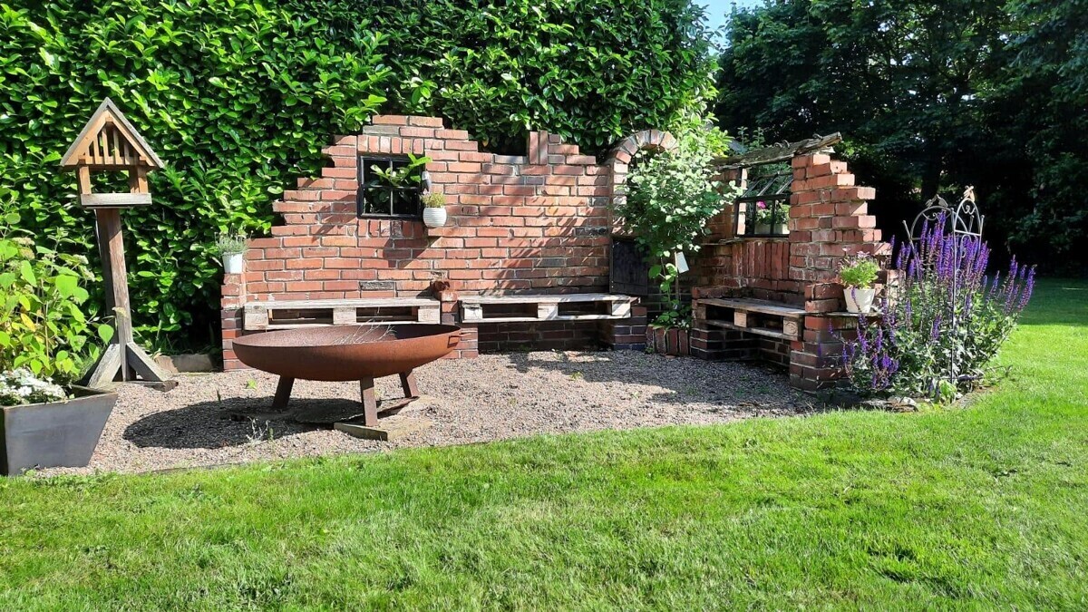 Gemütliche Sitzecke im Garten