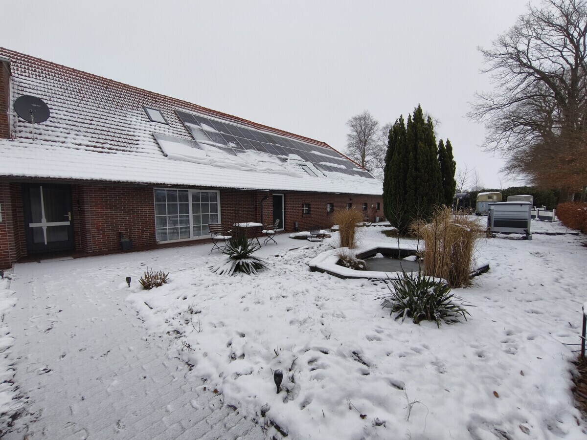 Seitenansicht bei Schnee