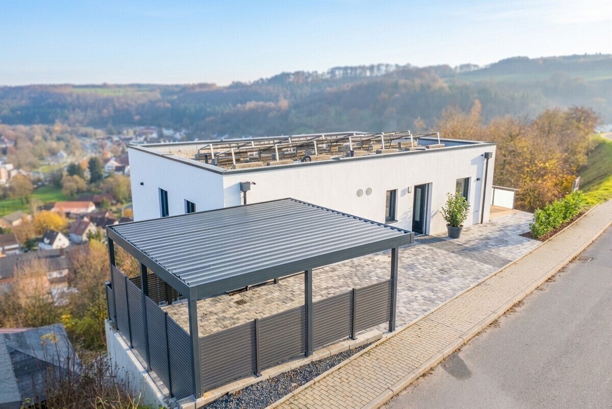 Oben links Dach