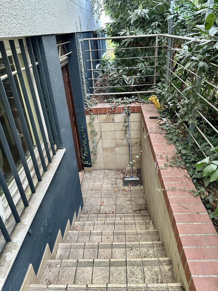 Treppen vom Garten in den Keller