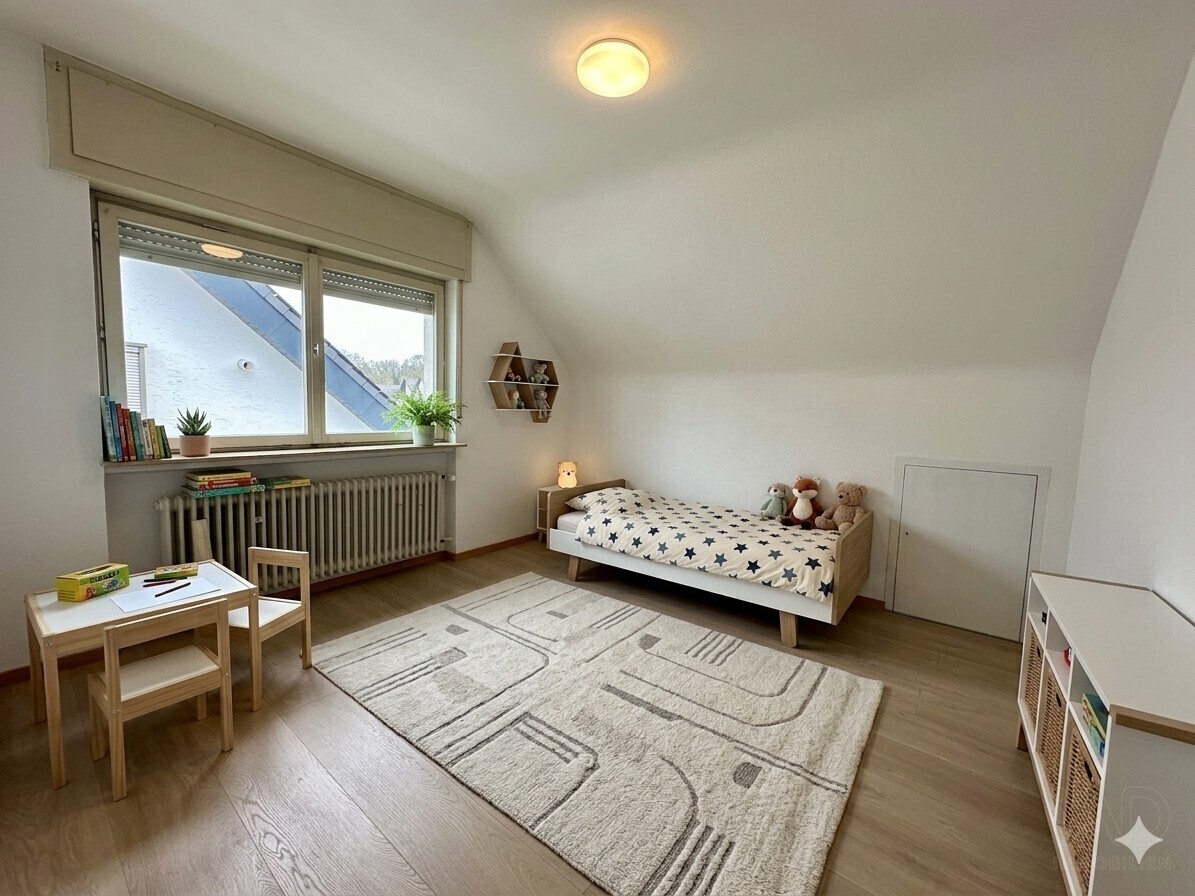 1.OG. Kinderzimmer möbliert mit KI