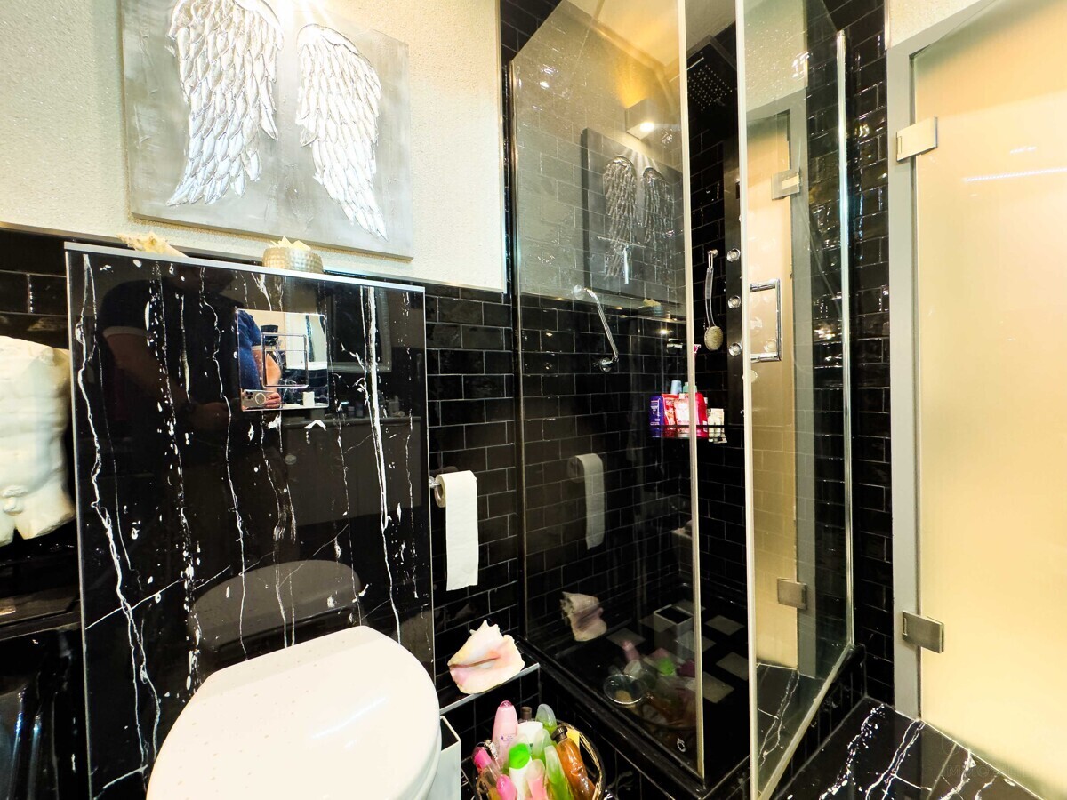 Bad mit Wanne und Dusche