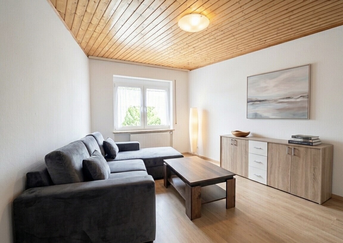 Vielseitig nutzbares Zimmer mit viel natürlichem Licht – ob Kinderzimmer oder Homeoffice