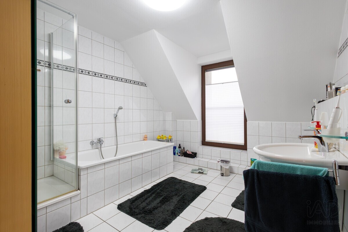 Bad mit Wanne & Dusche