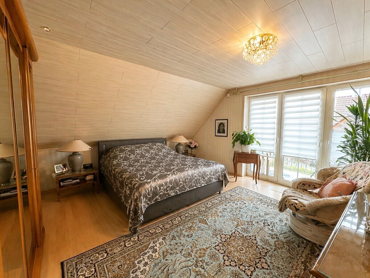 Elternschlafzimmer mit Loggia