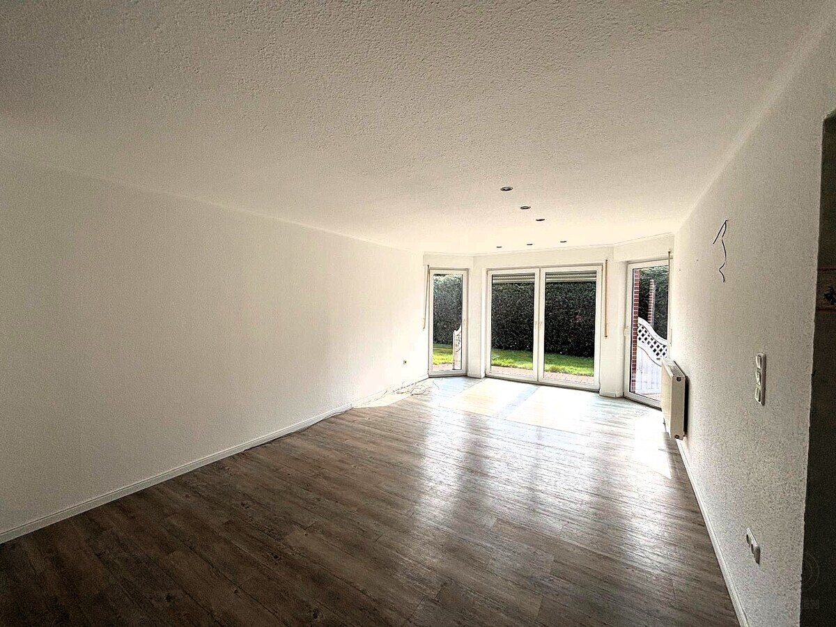 großer Wohn- Essbereich mit Zugang zur Terrasse