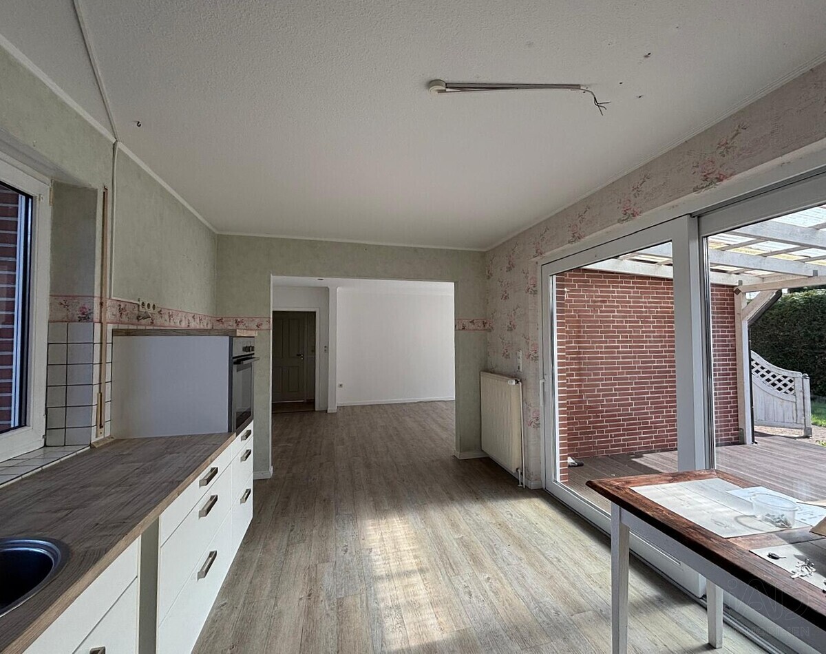 Küche mit Zugang zur überdachten Terrasse
