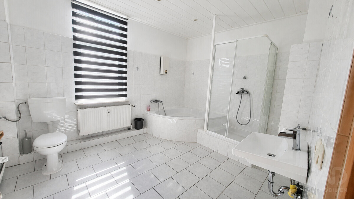 Bad Wohnung Obergeschoss 