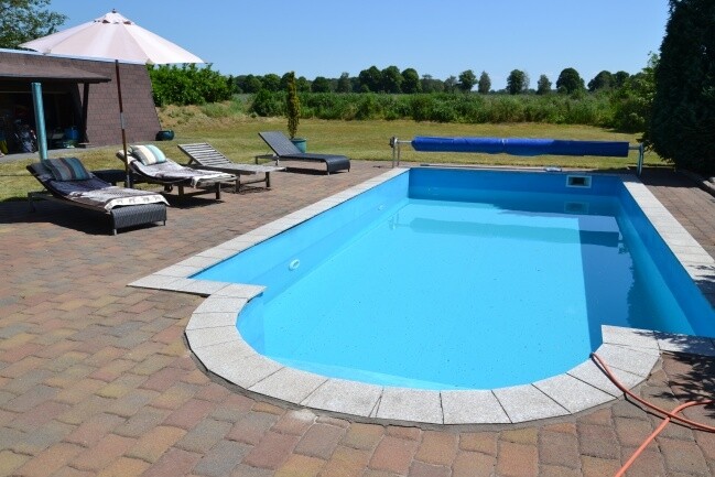 Pool 9 x 4 m mit Römertreppe